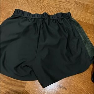 dark green under armour shorts size small